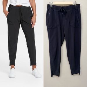 Women's Tapered Stretch Woven Pants - All in Motion™ - Size M Joggers